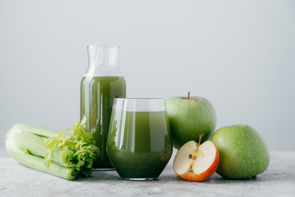 apple and celery green juice