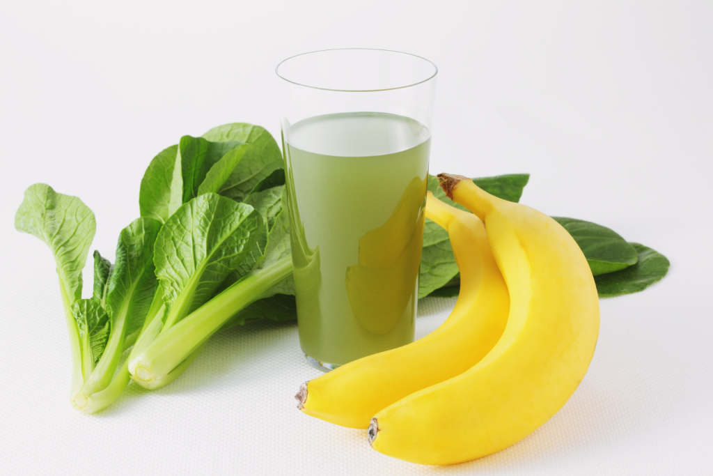 banana & spinach smoothie for skin elasticity