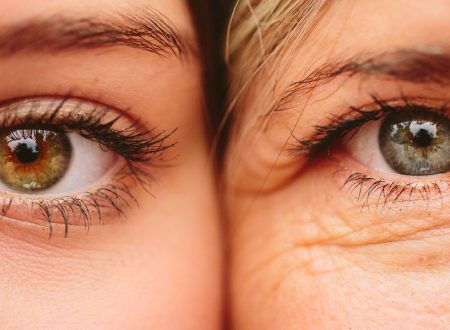 Best Foods for Reducing Under-Eye Wrinkles in 2025